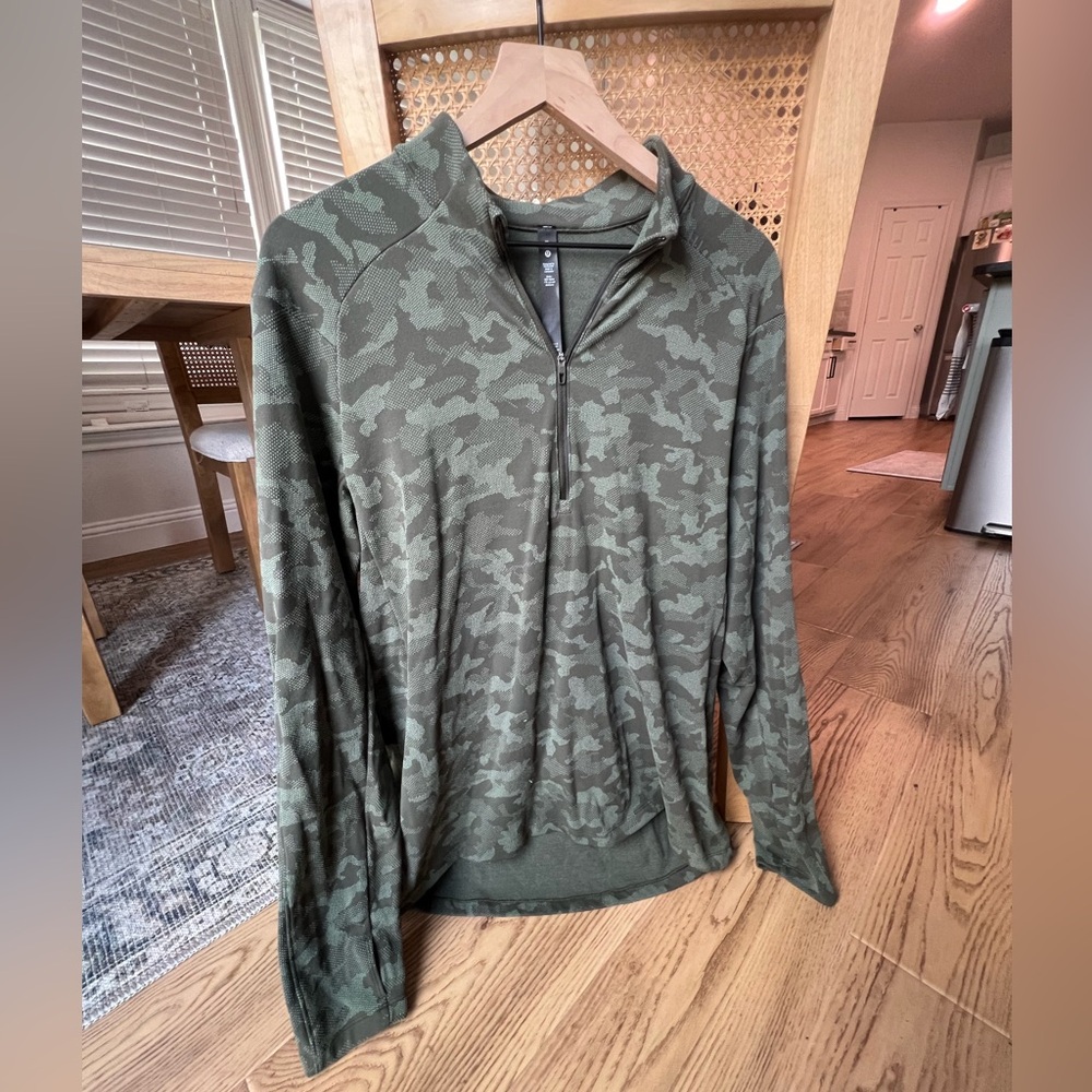 Men’s Lululemon Green Camouflage Pullover XL